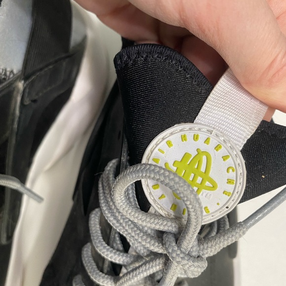 Black Nike Huaraches - Picture 3 of 4